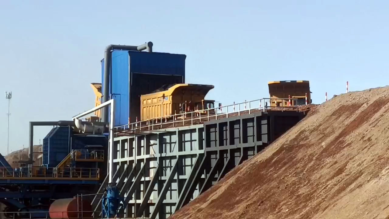 國家能源集團(tuán)新疆礦業(yè)紅沙泉二礦運(yùn)營現(xiàn)場